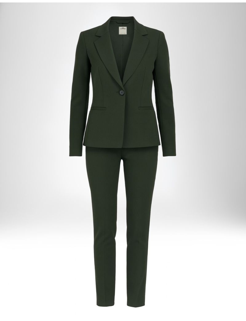 WOMEN’S TAILORED SUIT SET