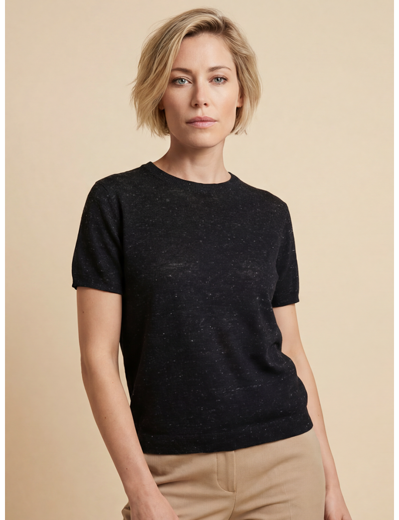 TEXTURED KNIT TOP WITH STREAMLINED SILHOUETTE