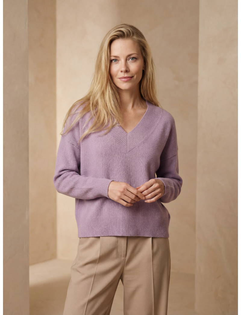 WOMEN’S SOFT VISCOSE-BLEND KNIT TOP