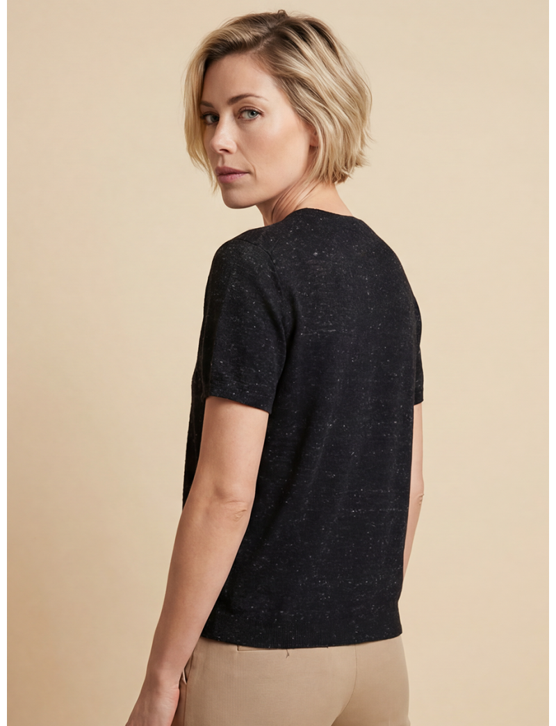TEXTURED KNIT TOP WITH STREAMLINED SILHOUETTE